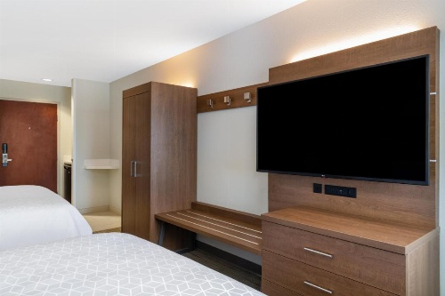 Holiday Inn Express Colorado Springs-Airport image 17